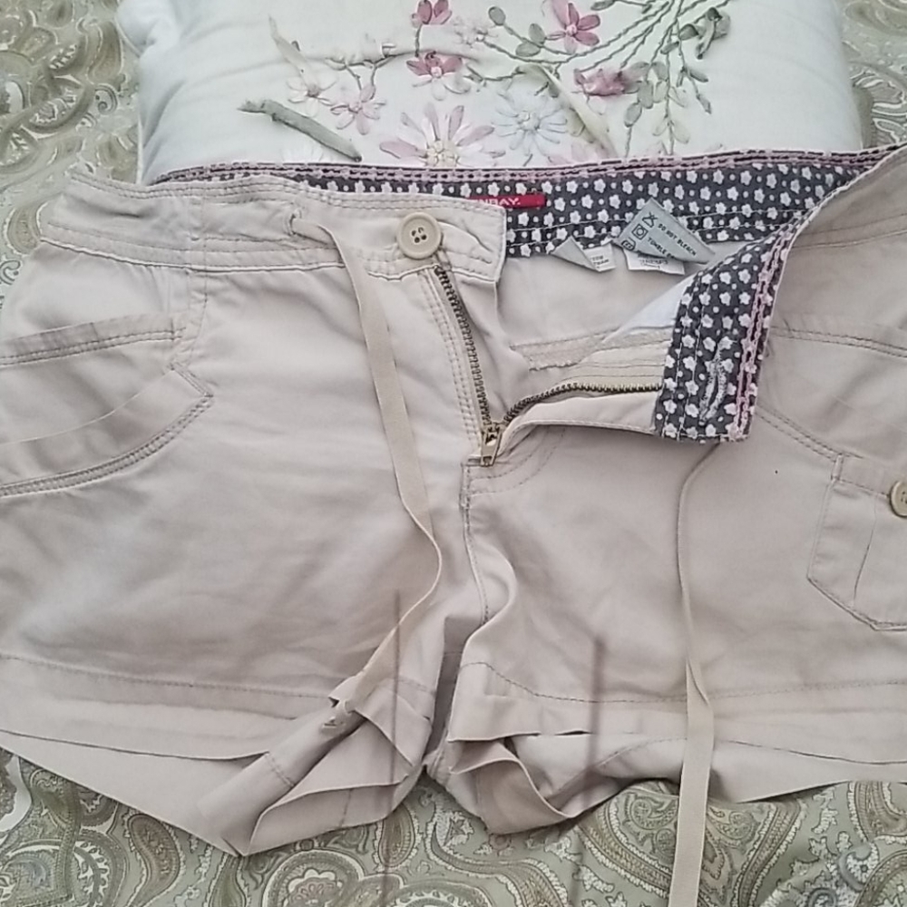 Shorts - Picture 5 of 5